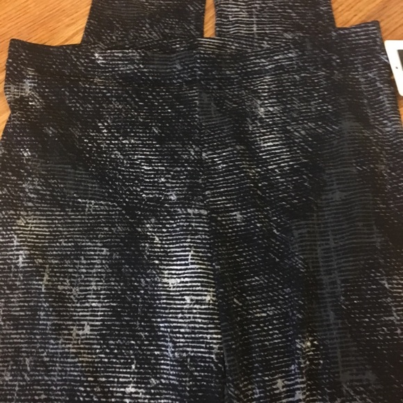 NWT texture print leggings - Picture 2 of 8